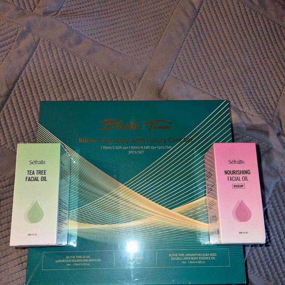Bath and body gift set with tea tree and rose facial oil